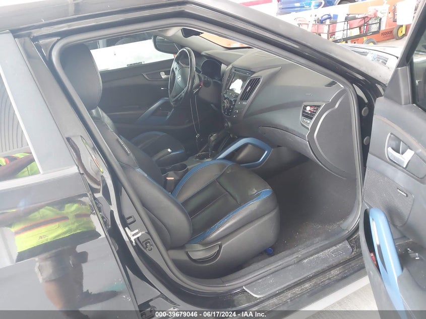 2014 Hyundai Veloster Turbo W/Blue VIN: KMHTC6AE7EU183166 Lot: 39679046