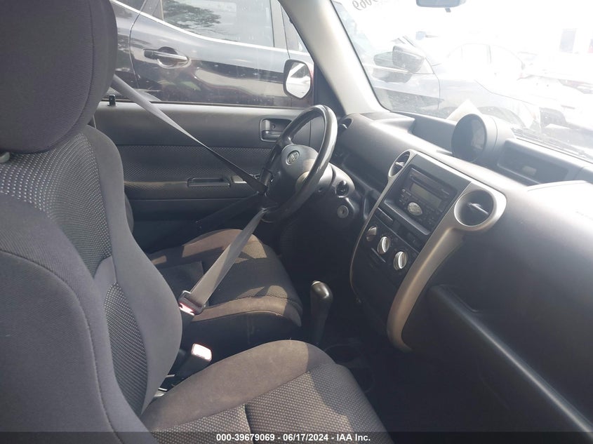 2005 Scion Xb VIN: JTLKT324350187702 Lot: 39679069