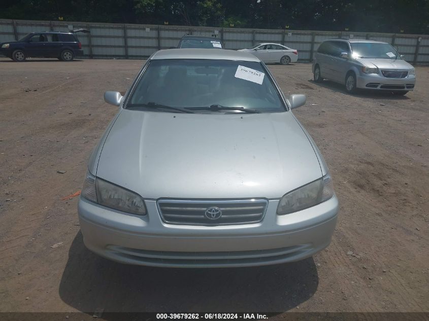 2000 Toyota Camry Le VIN: 4T1BG22K1YU007733 Lot: 39679262
