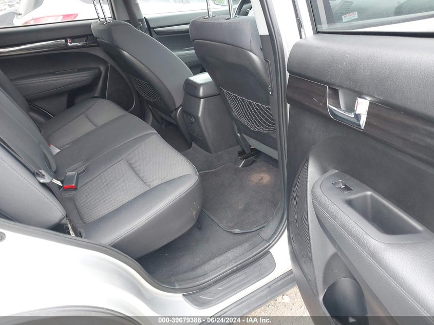 2011 Kia Sorento Lx VIN: 5XYKT3A11BG120315 Lot: 39679388