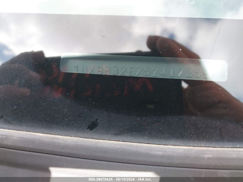 2005 Toyota Corolla Le VIN: 1NXBR32E75Z417359 Lot: 39679435