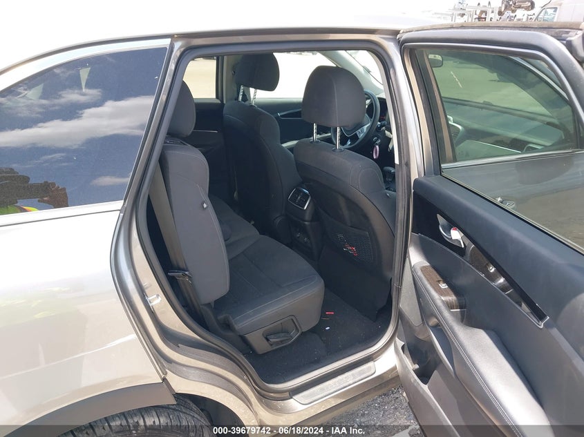 2019 Kia Sorento 3.3L Lx VIN: 5XYPG4A55KG547029 Lot: 39679742
