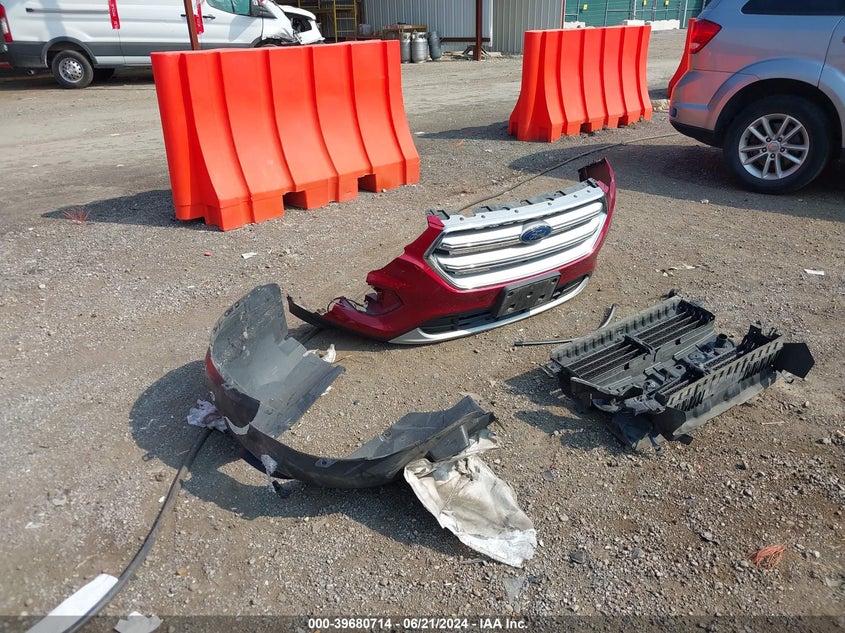 VIN 1FMCU0GD8HUB87563 2017 FORD ESCAPE SE