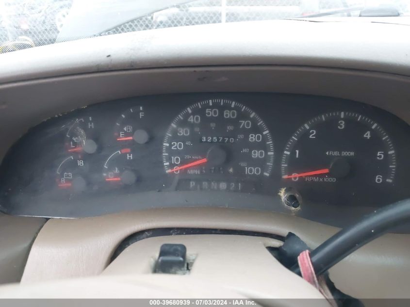 1998 Ford Expedition Eddie Bauer/Xlt VIN: 1FMRU17L4WLB89322 Lot: 39680939