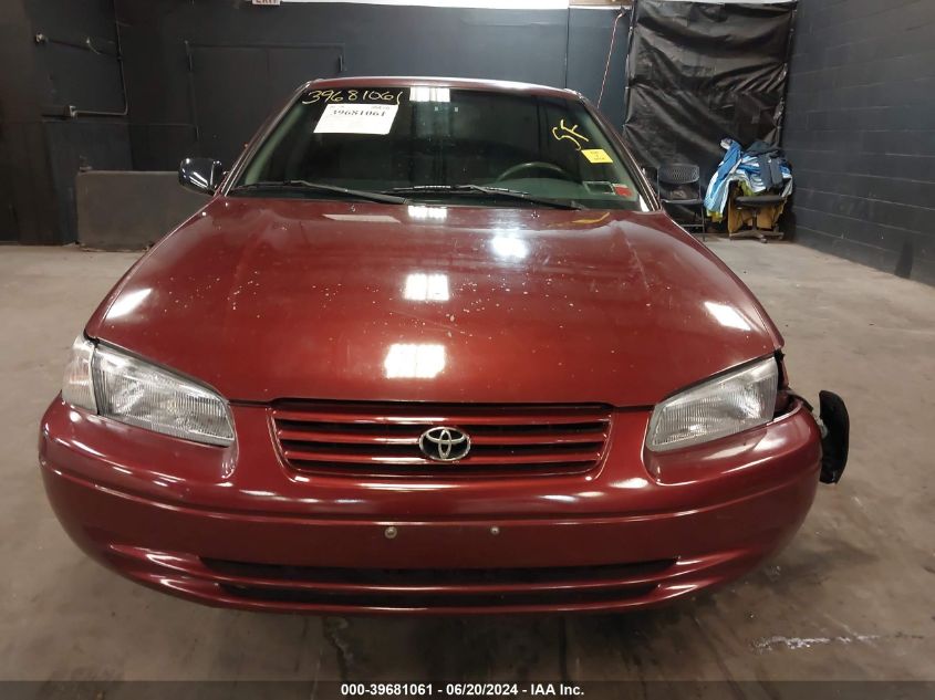 1999 Toyota Camry Le VIN: 4T1BG22KXXU396872 Lot: 39681061