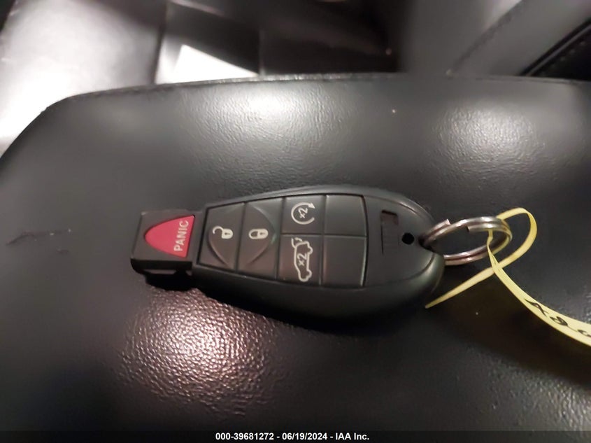 2011 Jeep Grand Cherokee Limited VIN: 1J4RR5GT4BC636121 Lot: 39681272