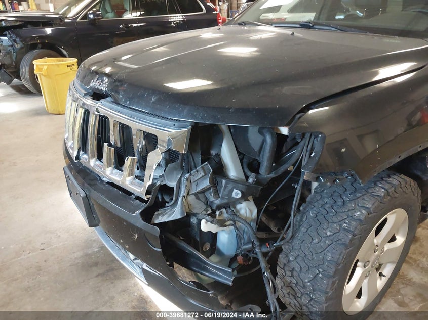 2011 Jeep Grand Cherokee Limited VIN: 1J4RR5GT4BC636121 Lot: 39681272