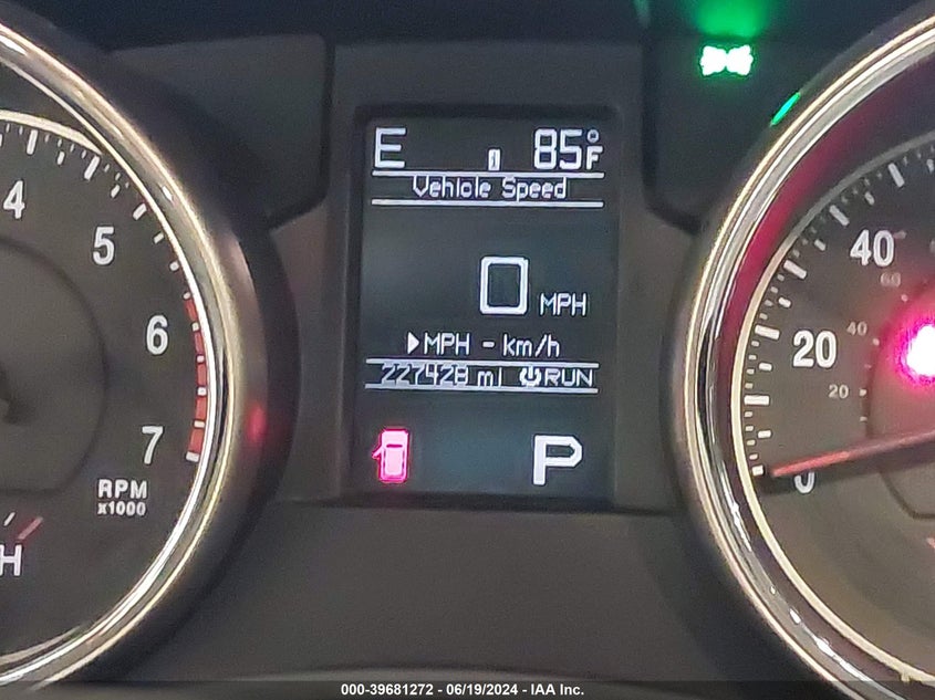 2011 Jeep Grand Cherokee Limited VIN: 1J4RR5GT4BC636121 Lot: 39681272