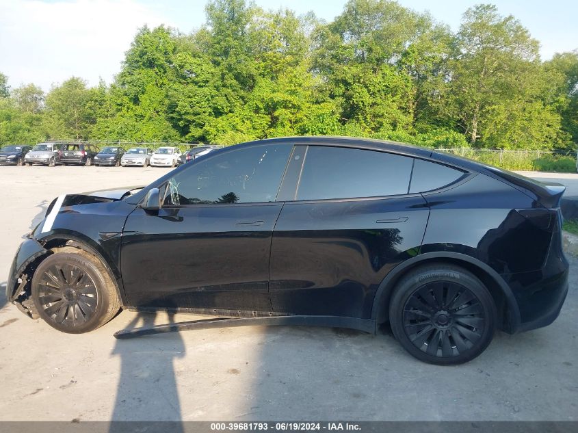 2022 Tesla Model Y VIN: 7SAYGDEE7NF329106 Lot: 39681793