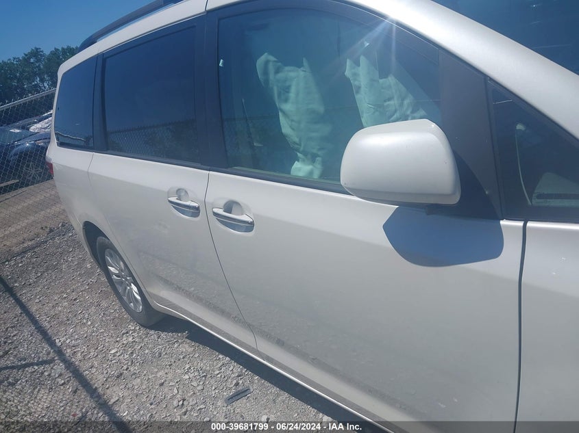 2015 Toyota Sienna Xle 8 Passenger VIN: 5TDYK3DC1FS654546 Lot: 39681799