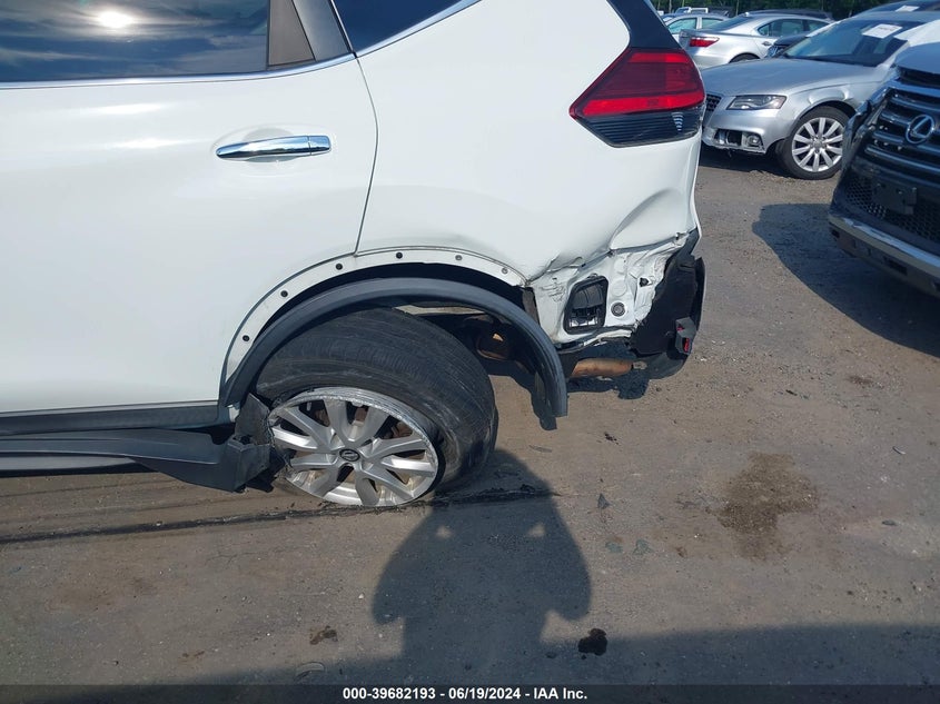 2017 Nissan Rogue S/Sv VIN: KNMAT2MV7HP601843 Lot: 39682193