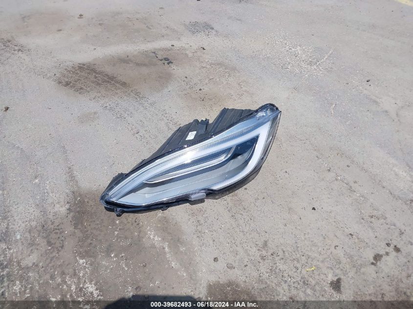 2018 Tesla Model S 100D/75D/P100D VIN: 5YJSA1E25JF282161 Lot: 39682493