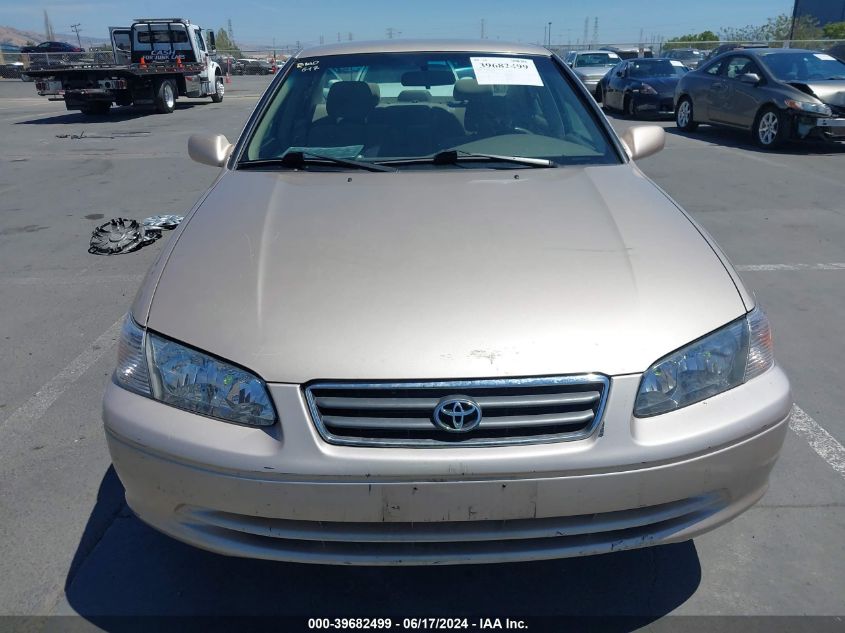 2000 Toyota Camry Le VIN: 4T1BG22K3YU946981 Lot: 39682499