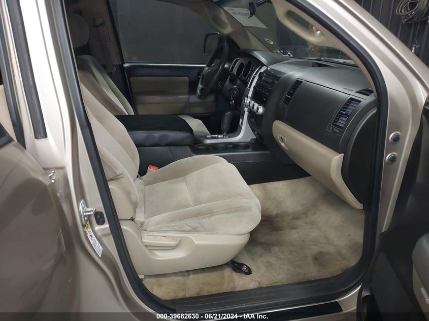 2008 Toyota Sequoia Sr5 5.7L V8 VIN: 5TDBY64A08S003349 Lot: 39682630