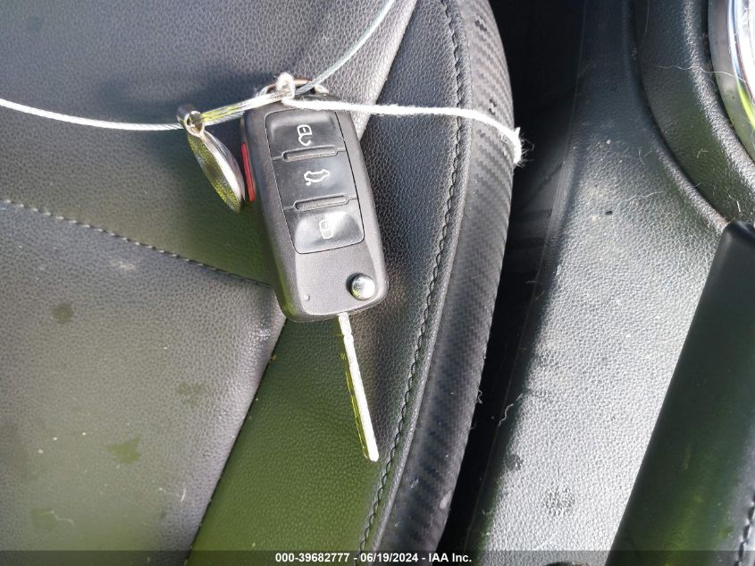 2014 Volkswagen Beetle VIN: 3VW5P7AT7EM805417 Lot: 39682777