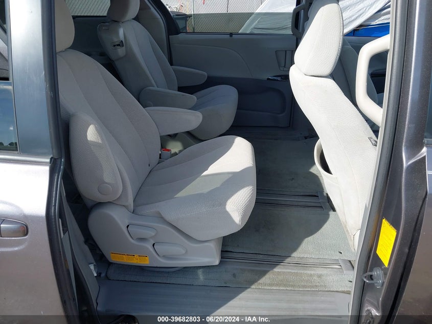 2014 Toyota Sienna Le V6 8 Passenger VIN: 5TDKK3DC4ES447038 Lot: 39682803