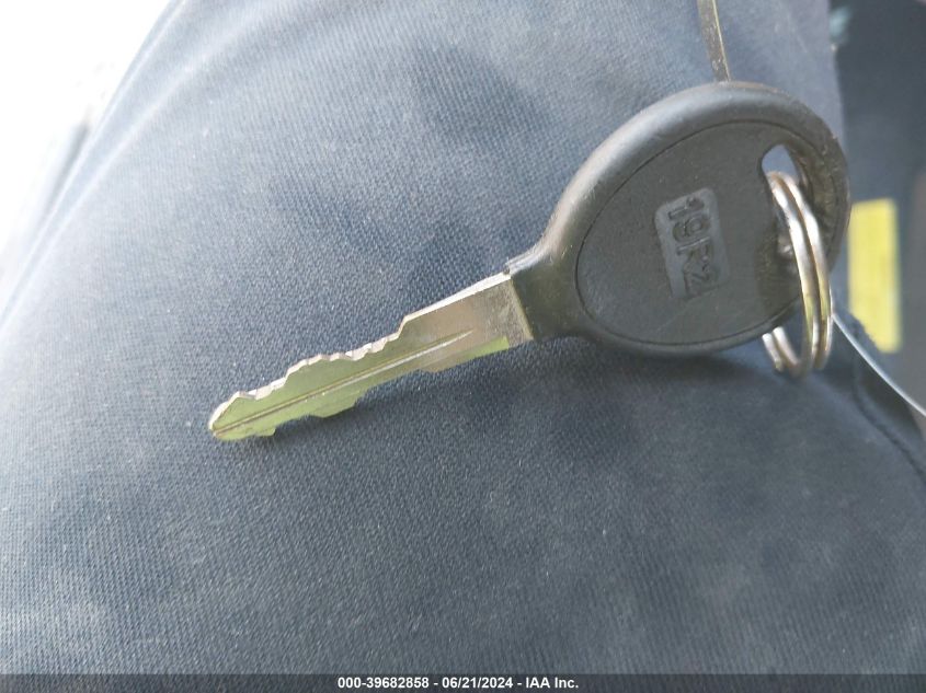 2000 Jeep Wrangler Se VIN: 1J4FA29P6YP765813 Lot: 39682858