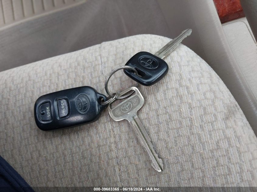 2003 Toyota Corolla Le VIN: JTDBR32E532011772 Lot: 39683365