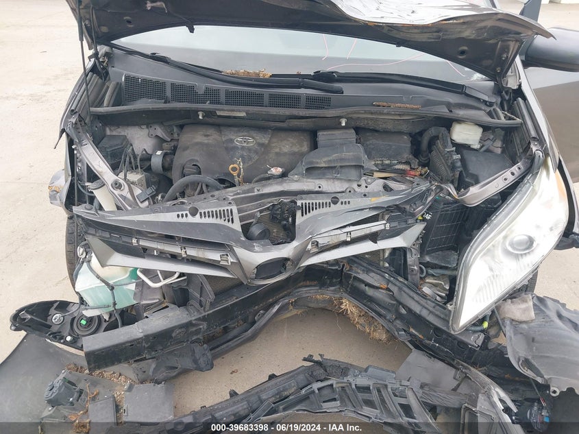 2019 Toyota Sienna Xle 8 Passenger VIN: 5TDYZ3DC2KS995993 Lot: 39683398