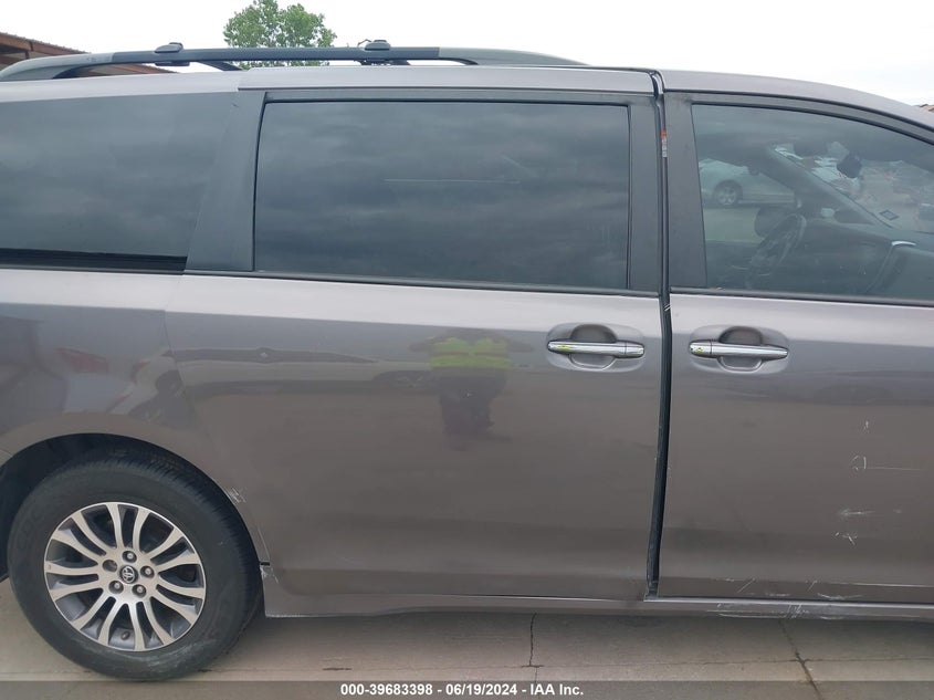 2019 Toyota Sienna Xle 8 Passenger VIN: 5TDYZ3DC2KS995993 Lot: 39683398