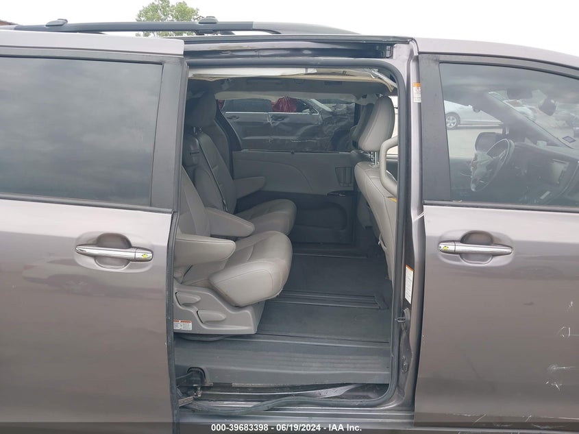 2019 Toyota Sienna Xle 8 Passenger VIN: 5TDYZ3DC2KS995993 Lot: 39683398