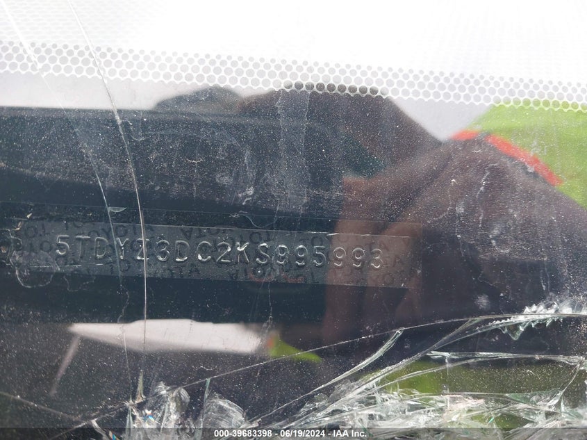 2019 Toyota Sienna Xle 8 Passenger VIN: 5TDYZ3DC2KS995993 Lot: 39683398