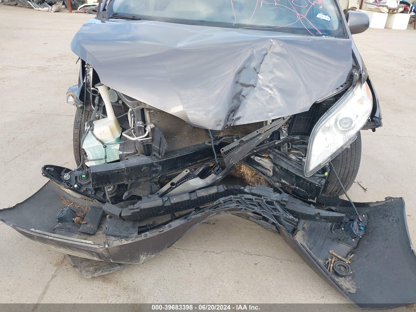 2019 Toyota Sienna Xle 8 Passenger VIN: 5TDYZ3DC2KS995993 Lot: 39683398