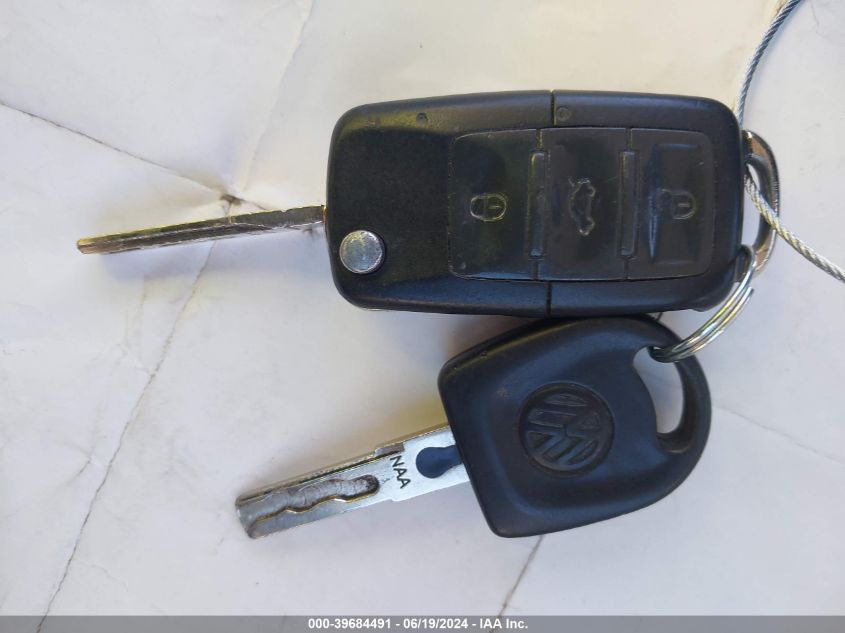 2002 Volkswagen New Beetle Gls VIN: 3VWCK21C32M446670 Lot: 39684491