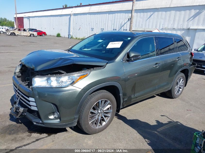 5TDJZRFH2JS900960 2018 TOYOTA HIGHLANDER - Image 2