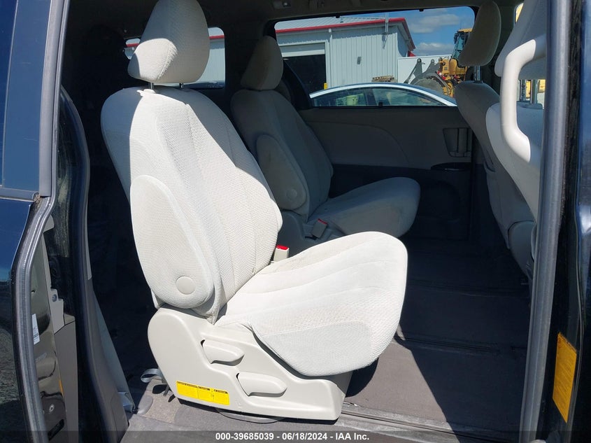 2011 Toyota Sienna Le VIN: 5TDJK3DC2BS026720 Lot: 39685039