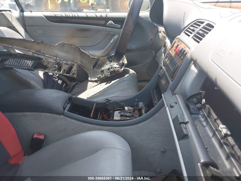 2001 Mercedes-Benz Clk 320 VIN: WDBLK65G51T083892 Lot: 39685361