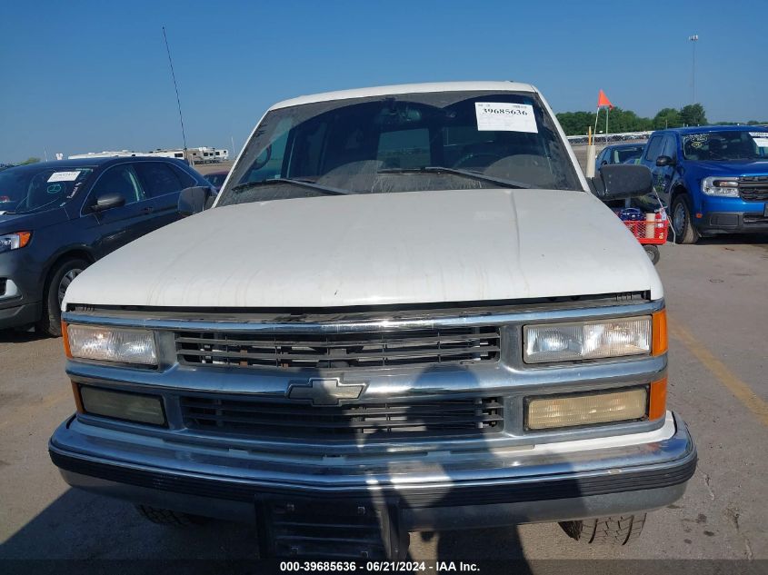 1999 Chevrolet Suburban C2500 VIN: 3GNGC26R1XG107515 Lot: 39685636