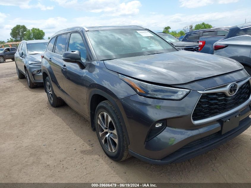 2022 TOYOTA HIGHLANDER XLE - 5TDGZRBH5NS183976