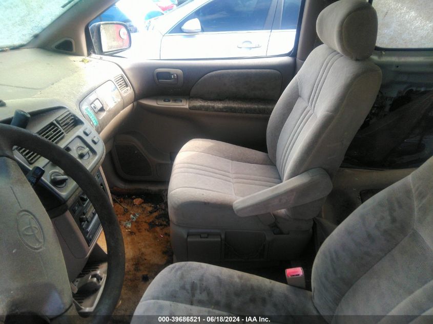 1999 Toyota Sienna Le VIN: 4T3ZF13C6XU100210 Lot: 39686521
