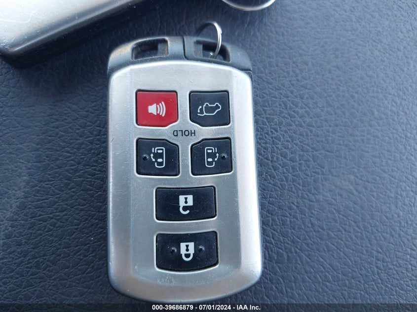 2013 Toyota Sienna Xle V6 8 Passenger VIN: 5TDYK3DC0DS302765 Lot: 39686879