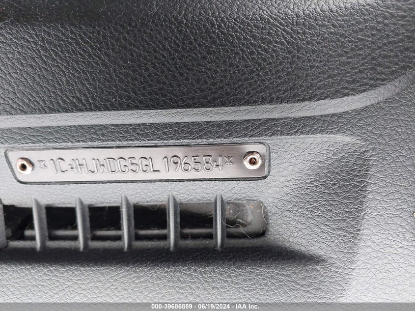 2016 JEEP WRANGLER UNLIMITED SPORT - 1C4HJWDG5GL196584