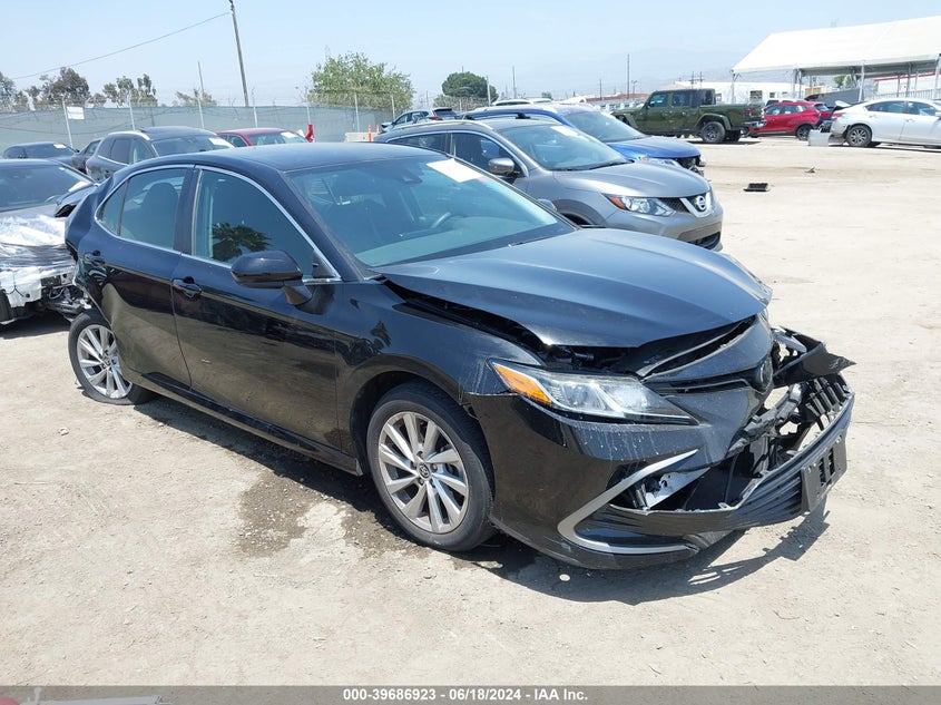 TOYOTA CAMRY LE 2021