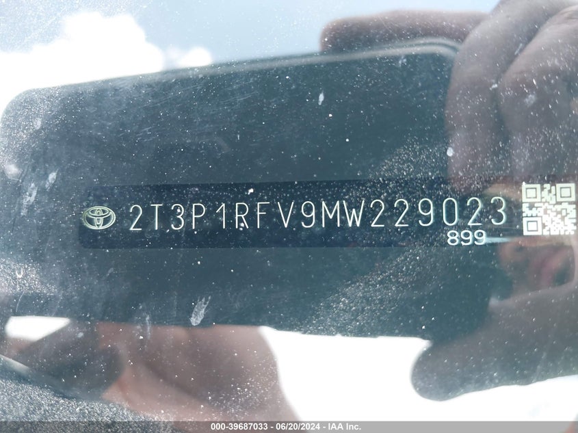 2021 TOYOTA RAV4 XLE - 2T3P1RFV9MW229023