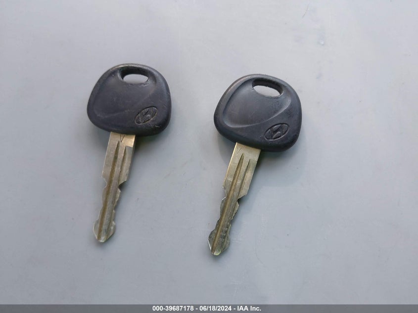 2008 Hyundai Accent Gs VIN: KMHCM36C38U095514 Lot: 39687178