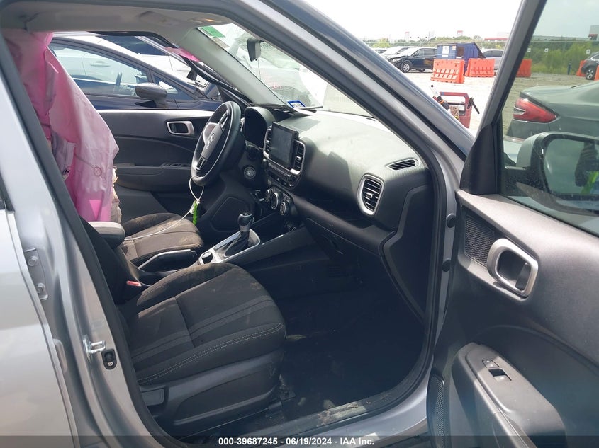 2022 Hyundai Venue Sel/Limited VIN: KMHRC8A33NU206527 Lot: 39687245