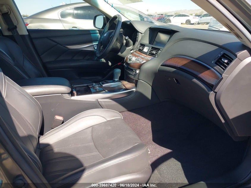 2018 Infiniti Q70L 5.6 Luxe VIN: JN1AY1PP7JM300007 Lot: 39687420