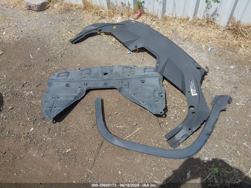 2019 Jeep Cherokee Latitude Plus 4X4 VIN: 1C4PJMLB5KD198926 Lot: 39688173