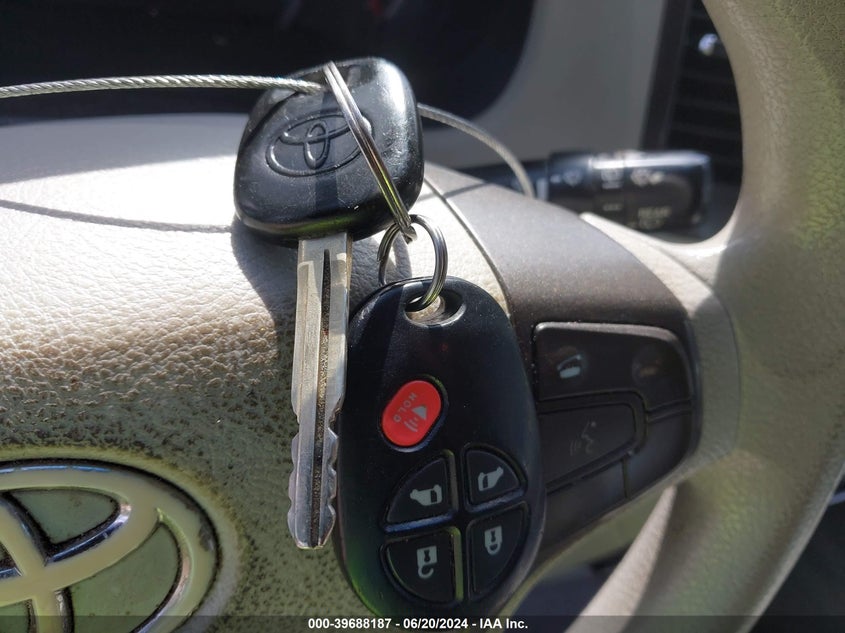 2011 Toyota Sienna Le V6 VIN: 5TDKK3DC0BS158153 Lot: 39688187