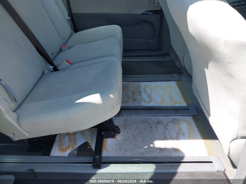 2014 Toyota Sienna L V6 7 Passenger VIN: 5TDZK3DC6ES502488 Lot: 39688419