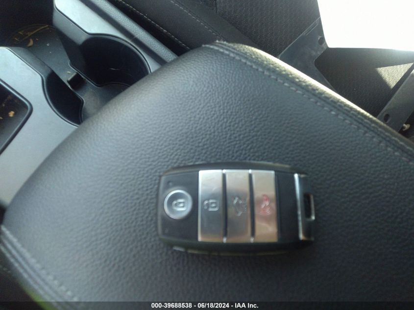 2017 Kia Optima Hybrid VIN: KNAGT4LE4H5018548 Lot: 39688538