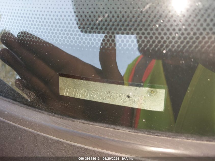 2002 Ford F-150 Xl/Xlt VIN: 1FTRF07212KB92405 Lot: 39688613