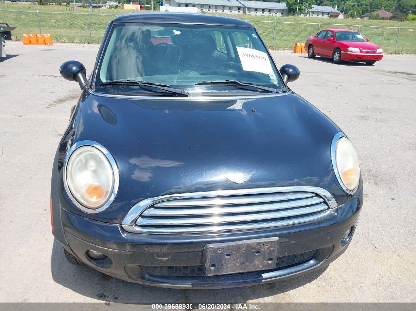 2007 Mini Cooper VIN: WMWMF33577TL68058 Lot: 39688930