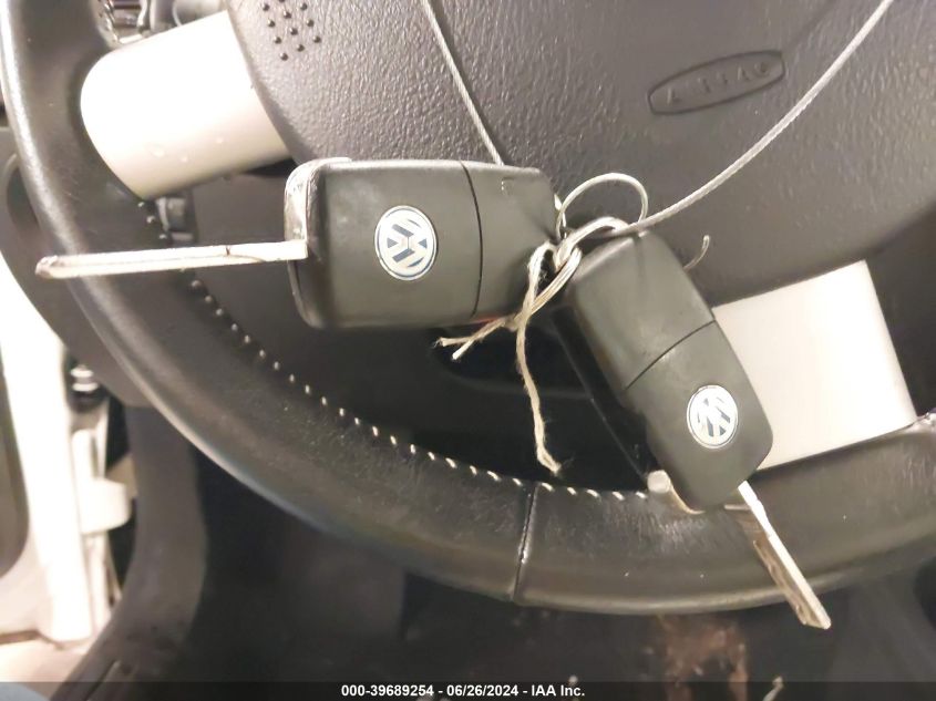 2008 Volkswagen New Beetle Black Tie Edition/Triple White VIN: 3VWFW31C58M511261 Lot: 39689254