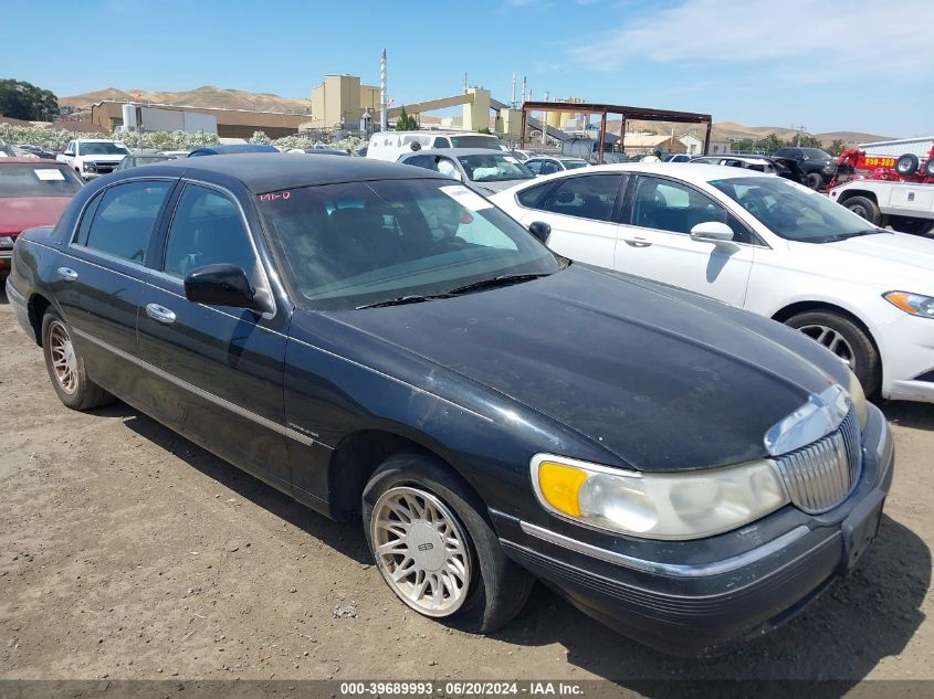 1999 Lincoln Town Car Signature VIN: 1LNHM82W8XY663136 Lot: 39689993