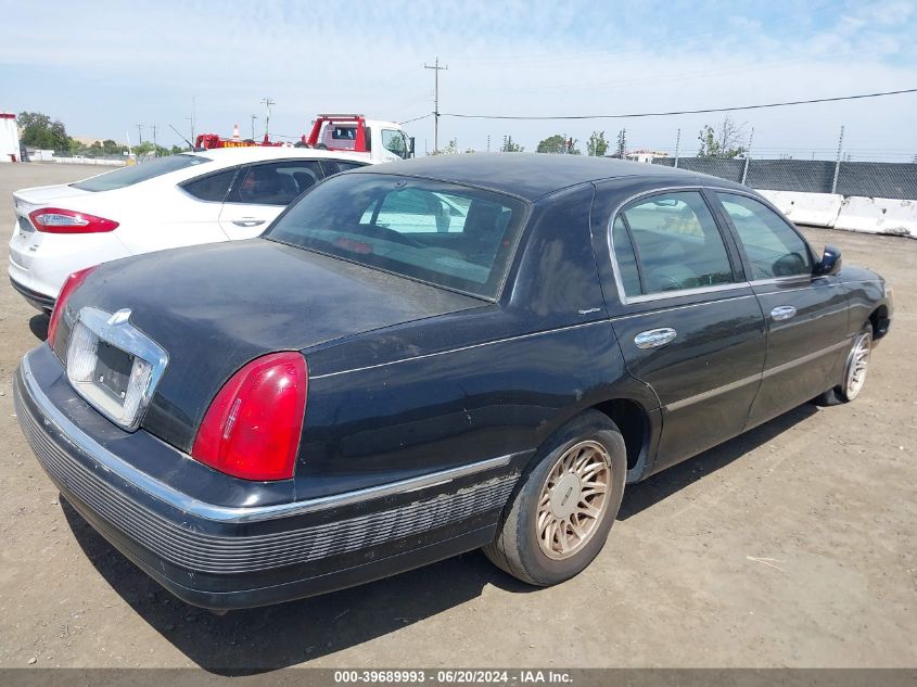 1999 Lincoln Town Car Signature VIN: 1LNHM82W8XY663136 Lot: 39689993